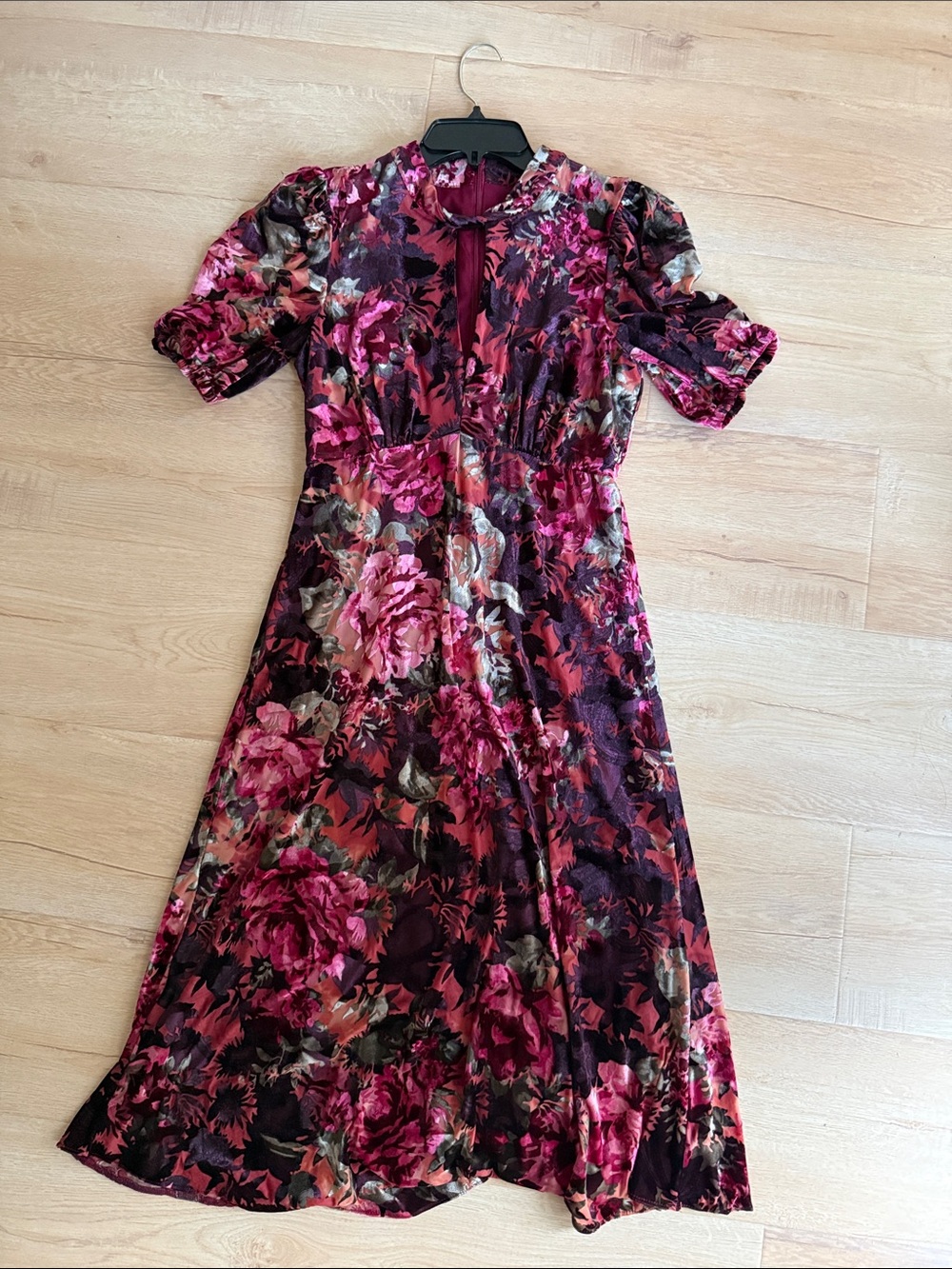 Maggie London Floral Midi Velvet Dress in Berry Pink and Burgundy. Size 2